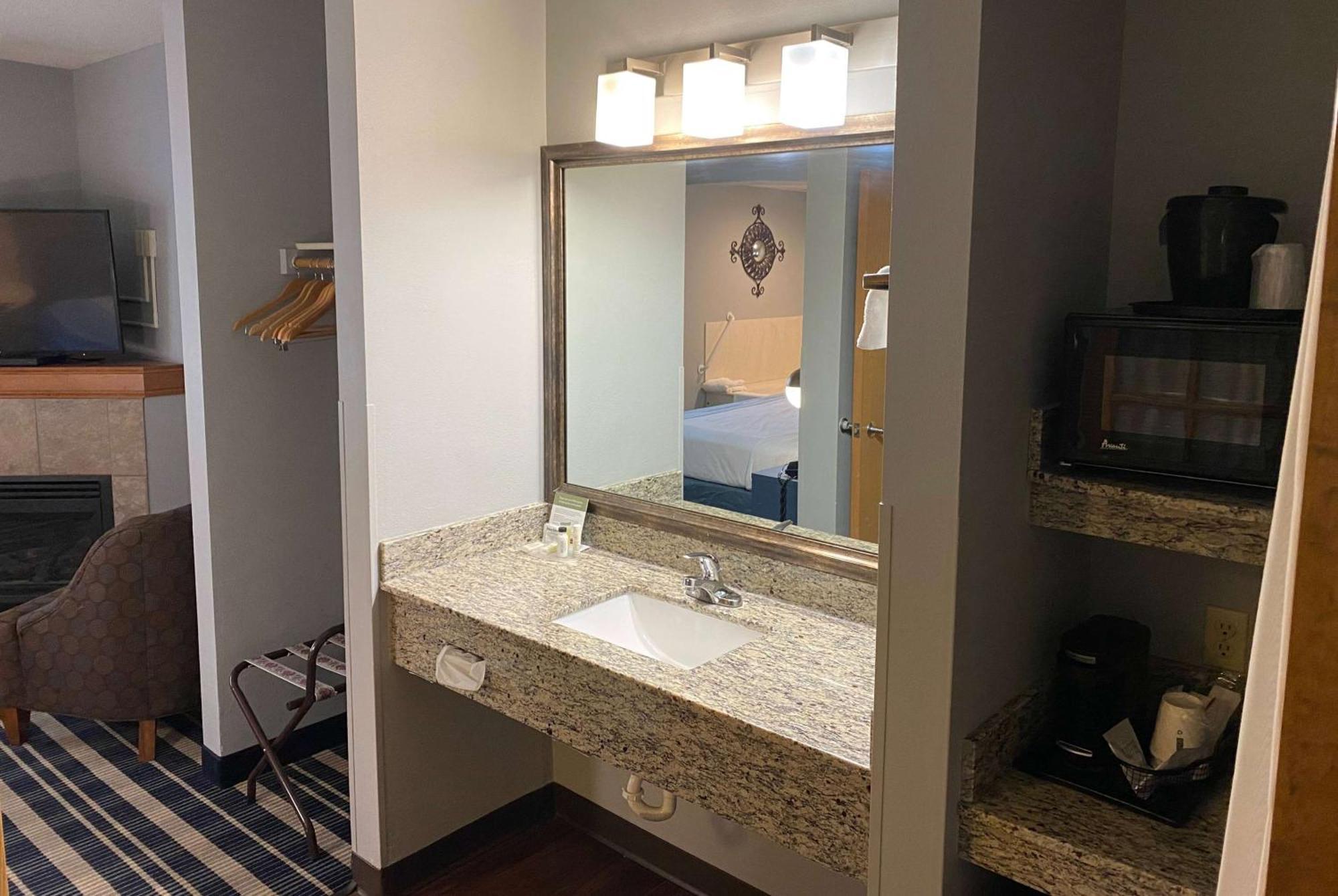 Americinn By Wyndham Chanhassen Ngoại thất bức ảnh